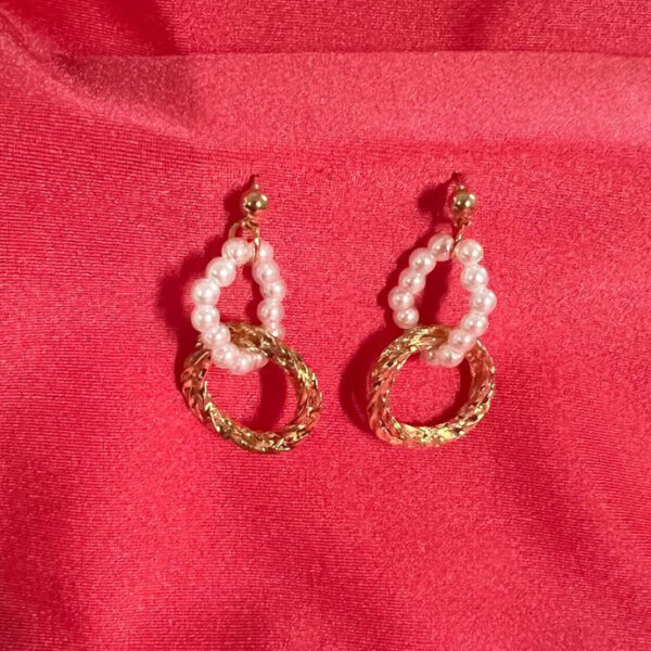 Contemporary Hoop Pearl and gold Earrings DRE63